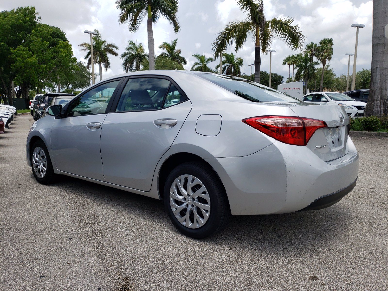 Pre-Owned 2017 Toyota Corolla LE 4dr Car FWD